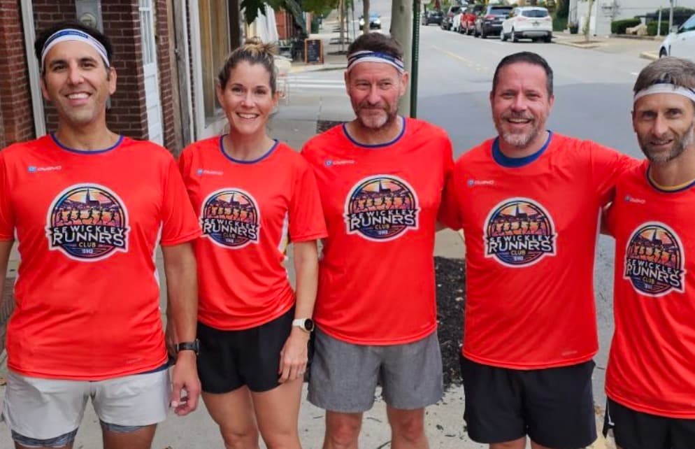 Five Sewickley Run Club members in SRC jerseys on Beaver Avenue